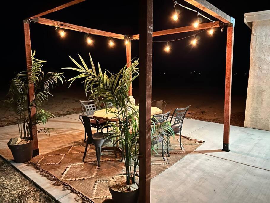 Serene Modern Home Backdoor With Great Wifi, Games, Movies, Patio Seating And Bbq Easy Access To North Joshua Tree National Park In 10 Minutes Twentynine Palms Dış mekan fotoğraf